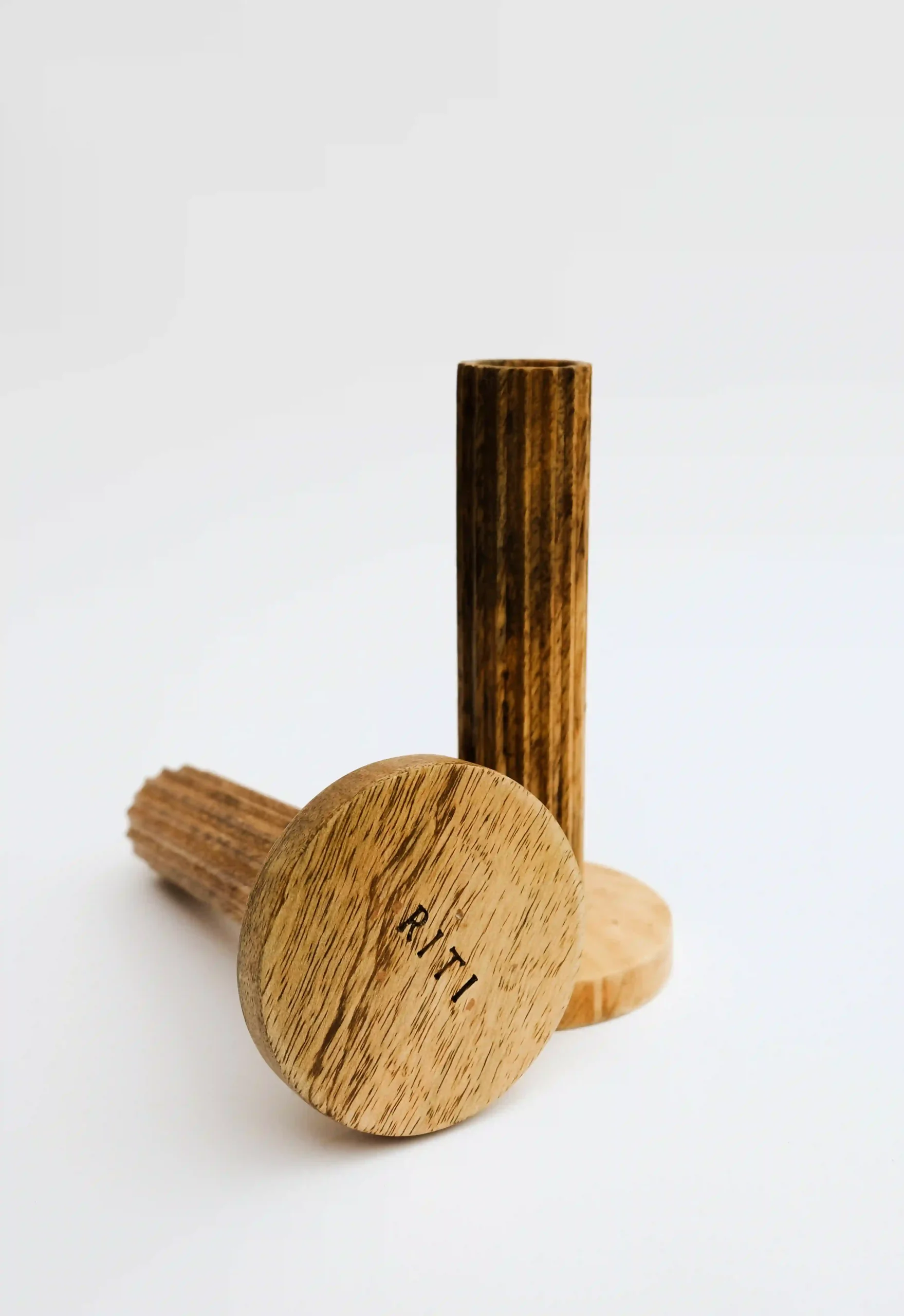 Tall Ribbed Holder
